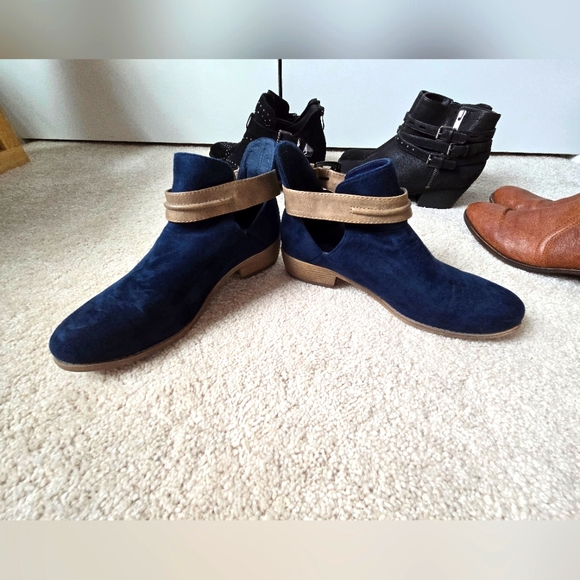Blue Micro Suede cut out Booties. 8.5 - Picture 3 of 6